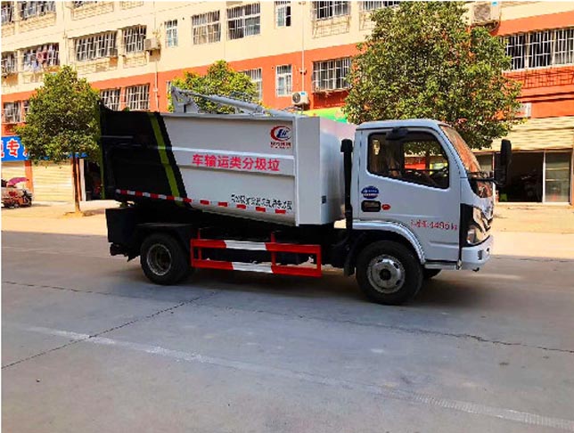 國(guó)六東風(fēng)多利卡后掛桶垃圾車(chē)圖片2