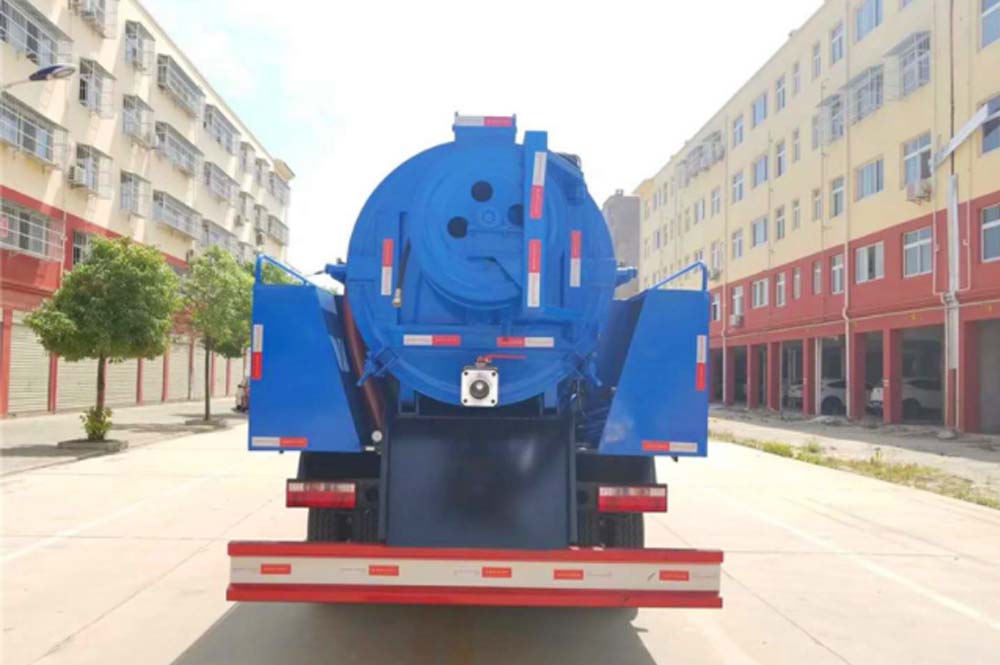 東風(fēng)多利卡D9國(guó)六清洗吸污車(chē)圖片5