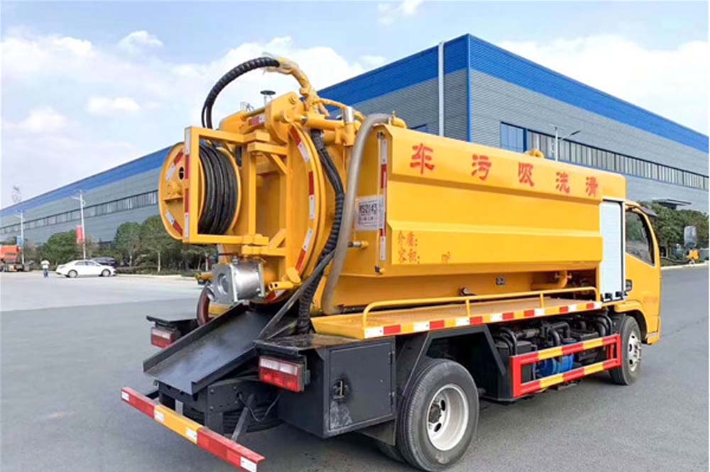 東風(fēng)小多利卡國(guó)六清洗吸污車(chē)圖片5