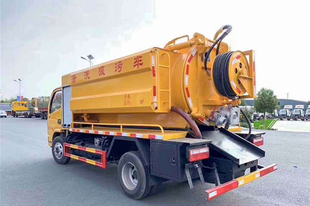 東風(fēng)小多利卡國(guó)六清洗吸污車(chē)圖片4
